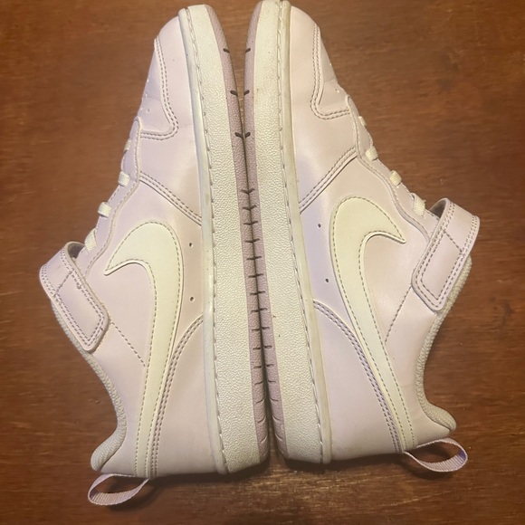 Girls size 3 purple and white Nike. Slightly worn - Picture 2 of 3
